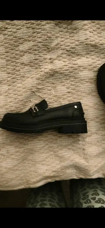 Mocasines de cuero negro con cadena Pollini - miniatura 2