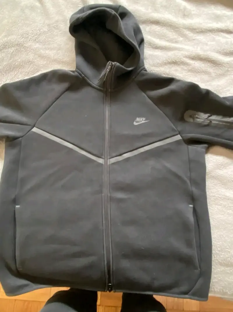Polerón Nike con capucha y cierre negro original