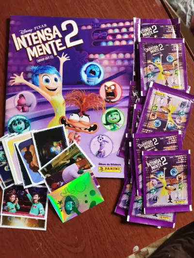 Álbum de stickers Intensa Mente 2 con sobres Panini - miniatura 1