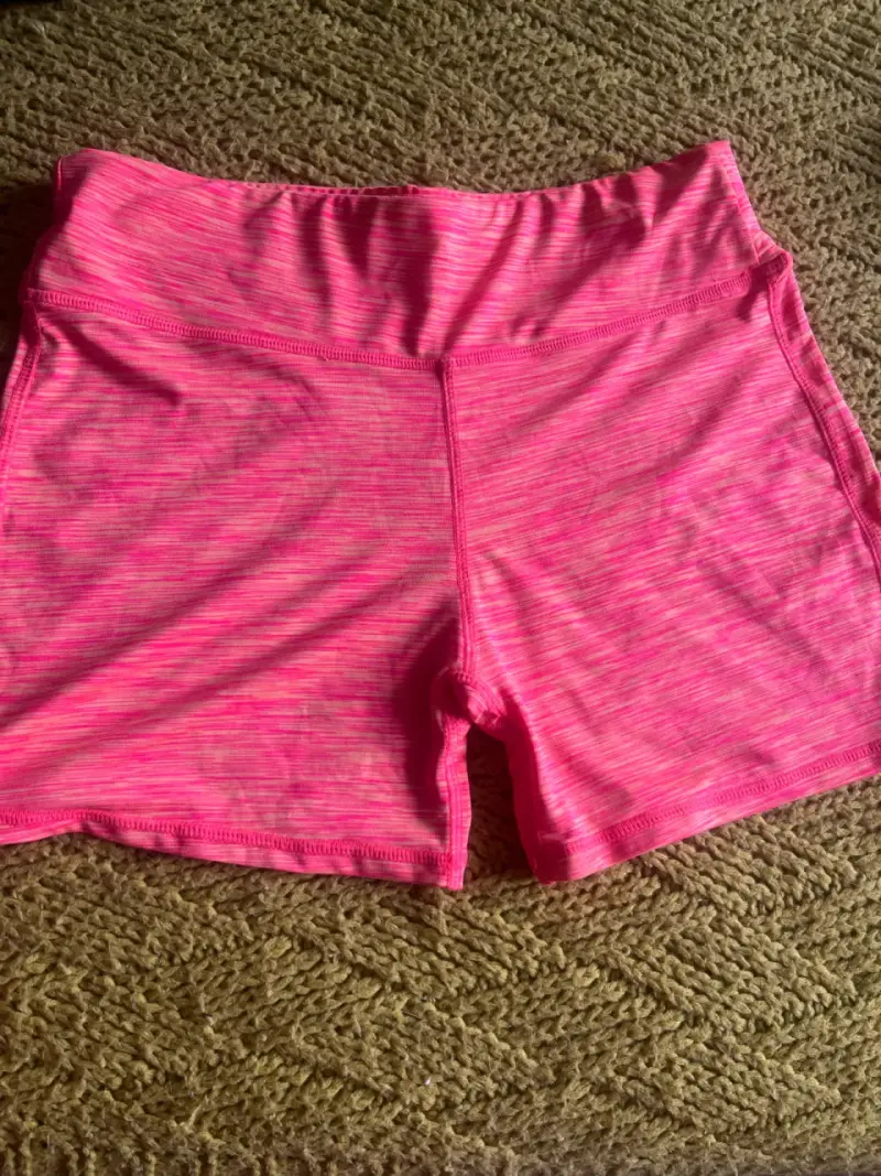 Shorts deportivos rosados para mujer