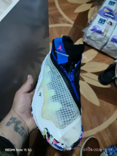 Zapatillas deportivas Jordan blancas con detalles coloridos - miniatura 6