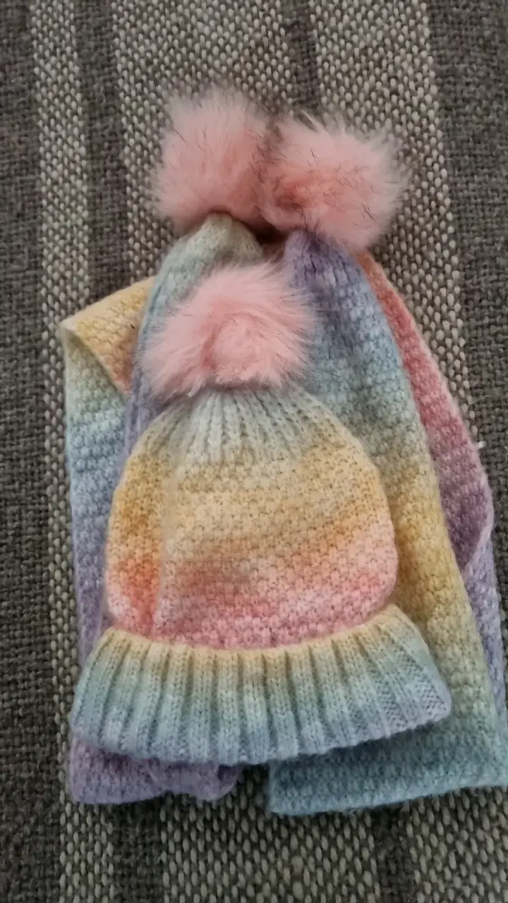 Set de gorro y bufanda multicolor con pompones - 3