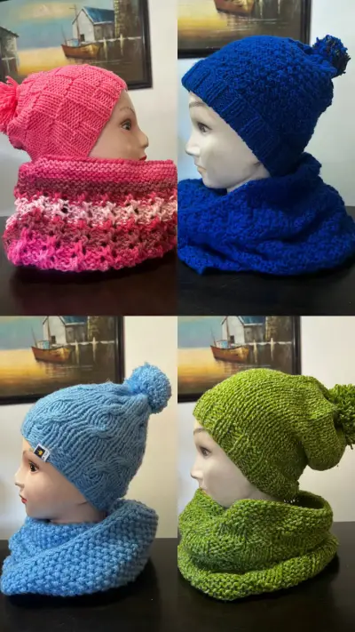 Set de gorros y bufandas tejidos a mano en varios colores - miniatura 5