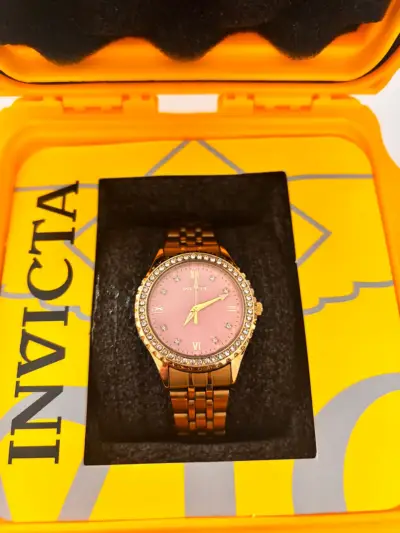 Reloj Invicta Specialty Dorado con Esfera Rosada - miniatura 2