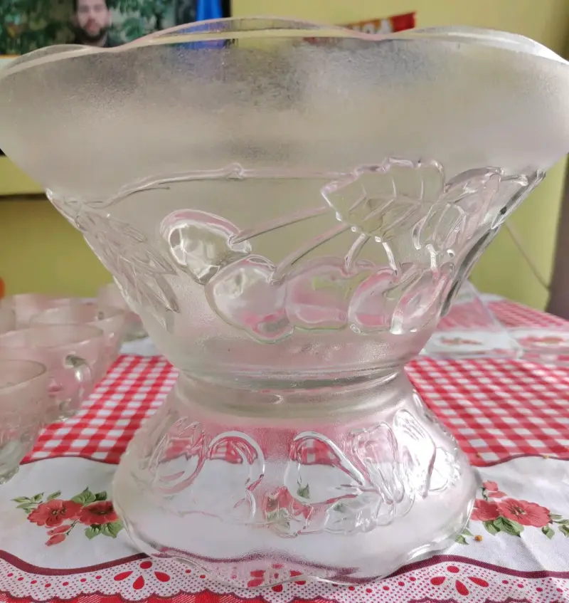 Juego de ponchera de vidrio con tazas grabadas - 2