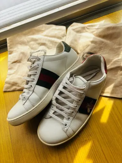 Zapatillas Gucci Ace de cuero blanco con detalle de abeja - miniatura 1