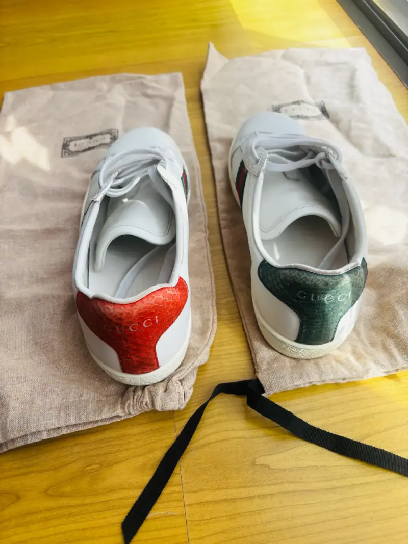 Zapatillas Gucci Ace de cuero blanco con detalle de abeja - 3
