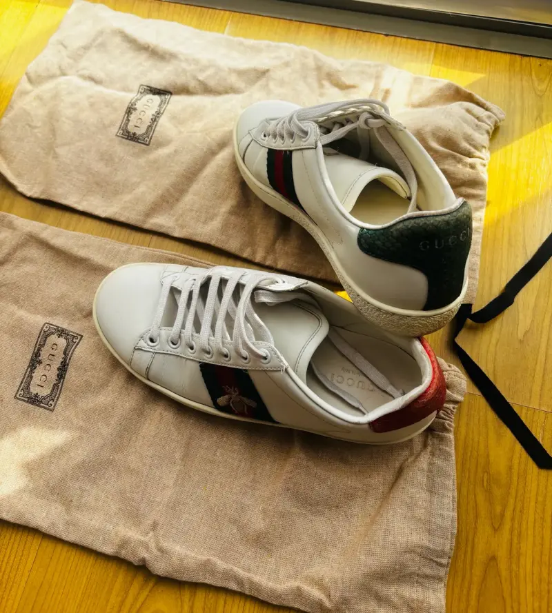 Zapatillas Gucci Ace de cuero blanco con detalle de abeja - 4