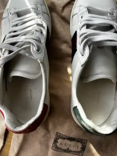 Zapatillas Gucci Ace de cuero blanco con detalle de abeja - miniatura 5
