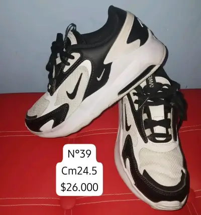 Zapatillas deportivas Nike blancas y negras talla 39 - miniatura 1