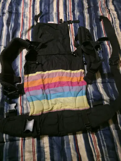Mochila portabebé ergonómica multicolor - miniatura 1