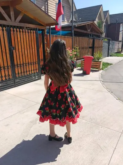 Vestido de huasa para niña con diseño floral - miniatura 1