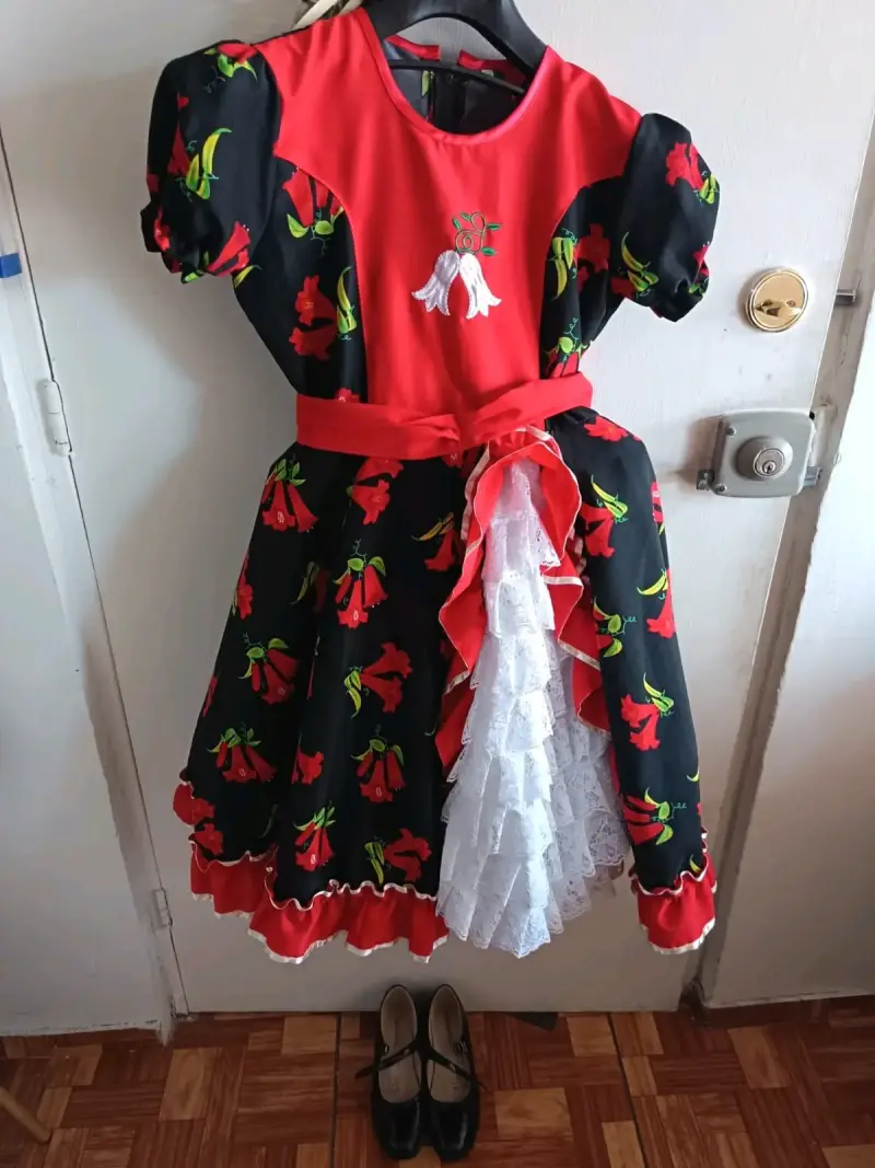 Vestido de huasa para niña con diseño floral - 2