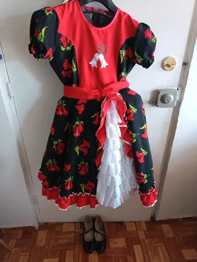 Vestido de huasa para niña con diseño floral - miniatura 3