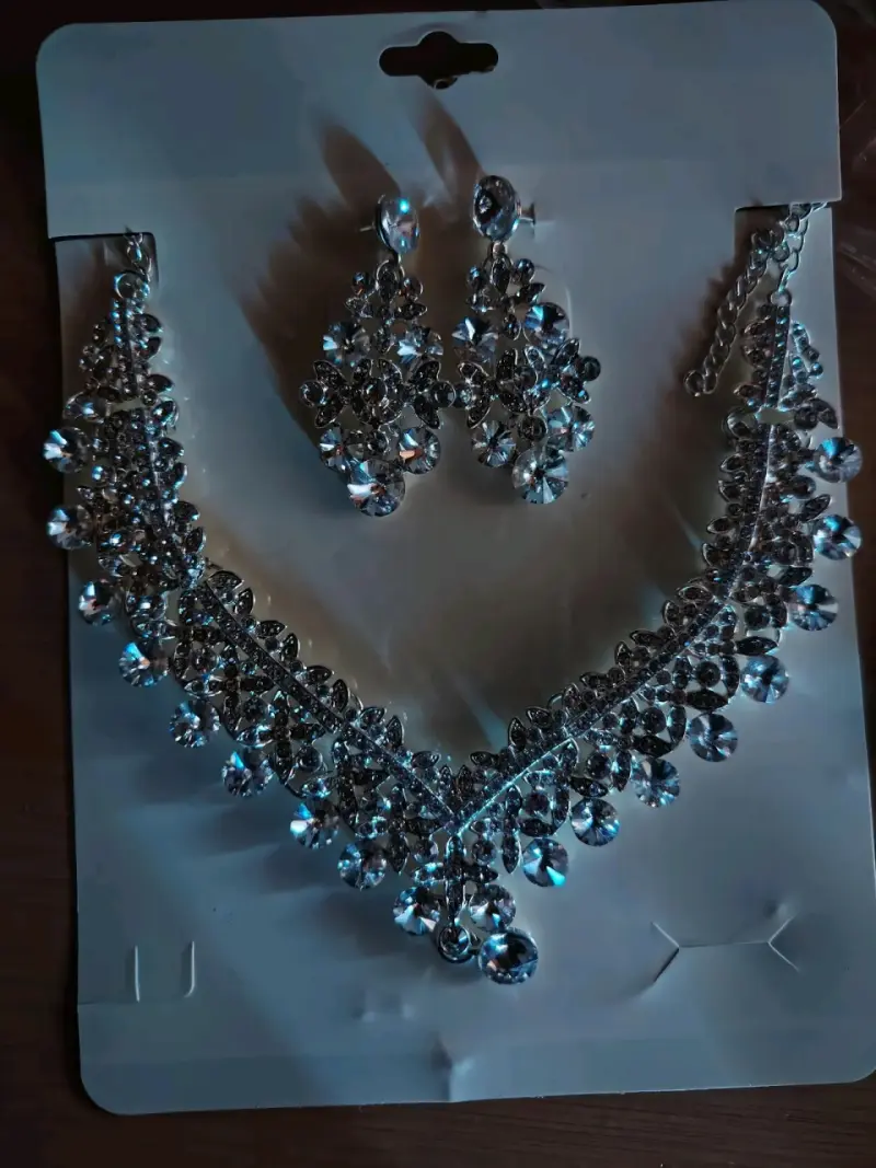 Set de collar y aros de fantasía brillante