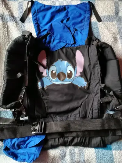 Mochila portabebé con diseño de Stitch - miniatura 1