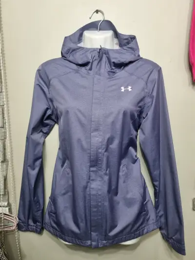 Chaqueta impermeable Under Armour gris con capucha - miniatura 1