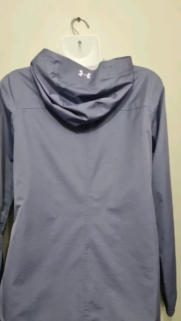 Chaqueta impermeable Under Armour gris con capucha - 3