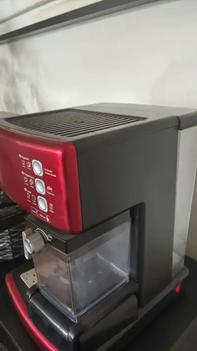 Cafetera Espresso Oster PrimaLatte Roja - miniatura 2