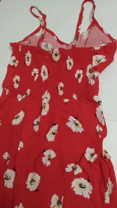 Vestido largo rojo con flores blancas - miniatura 6