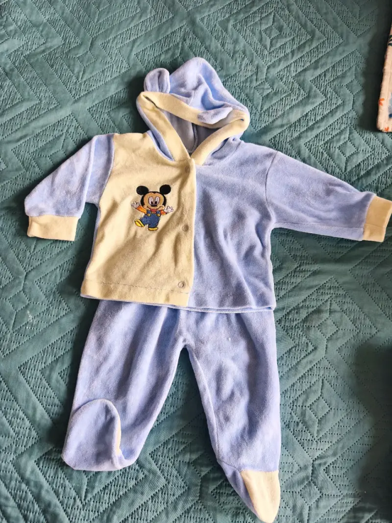 Conjunto de bebé con capucha Mickey Mouse