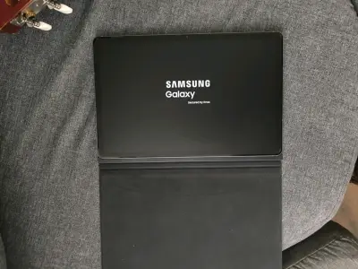 Tablet Samsung Galaxy con teclado y lápiz - miniatura 2