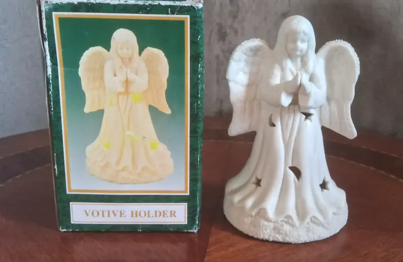 Portavelas de cerámica en forma de ángel