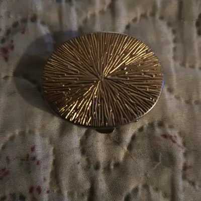 Cajita decorativa de metal con diseño floral - miniatura 3