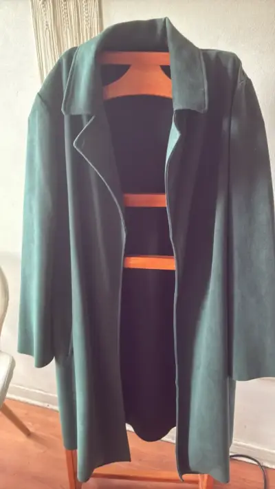 Abrigo verde Zara para mujer en buen estado - miniatura 1
