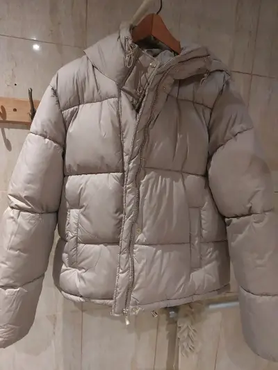 Chaqueta acolchada beige para invierno - miniatura 1