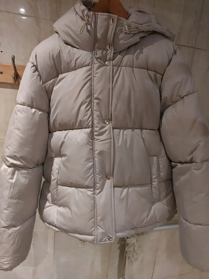 Chaqueta acolchada beige para invierno - 3