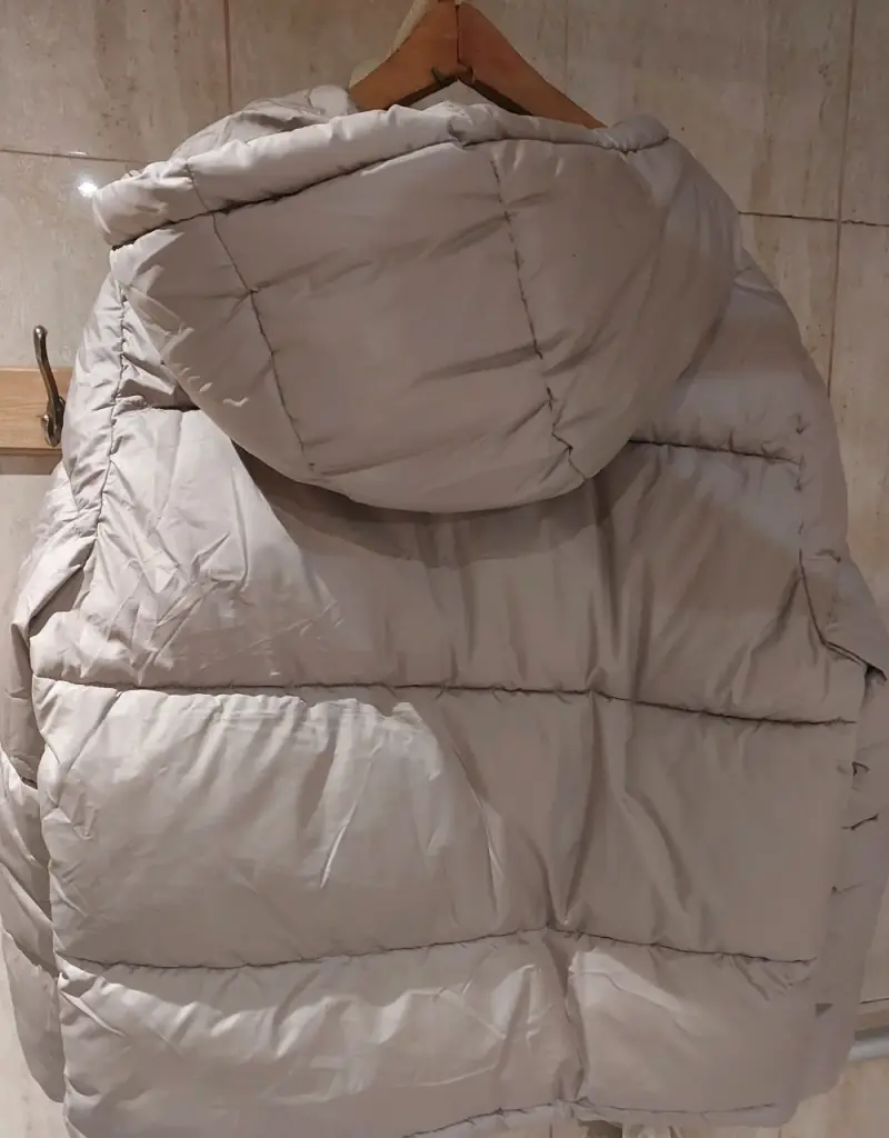 Chaqueta acolchada beige para invierno - 5