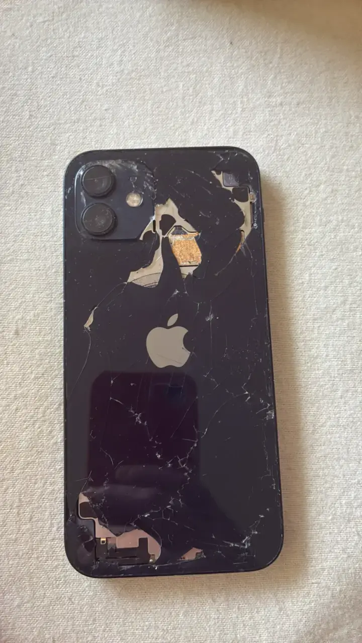 iPhone dañado para repuestos o reparación - 1
