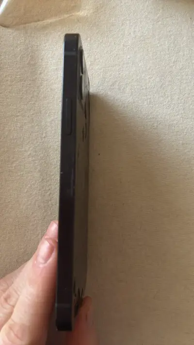 iPhone dañado para repuestos o reparación - miniatura 3