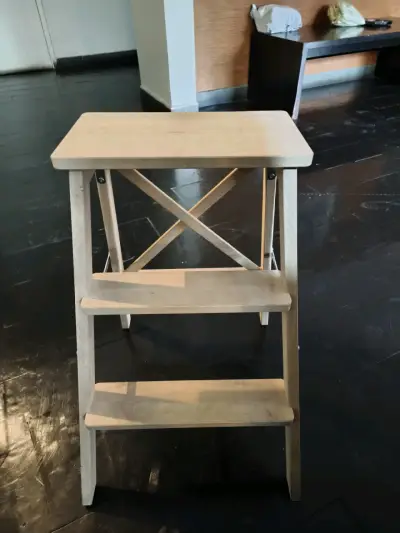 Escalera de madera plegable para hogar - miniatura 1