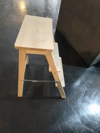Escalera de madera plegable para hogar - miniatura 2