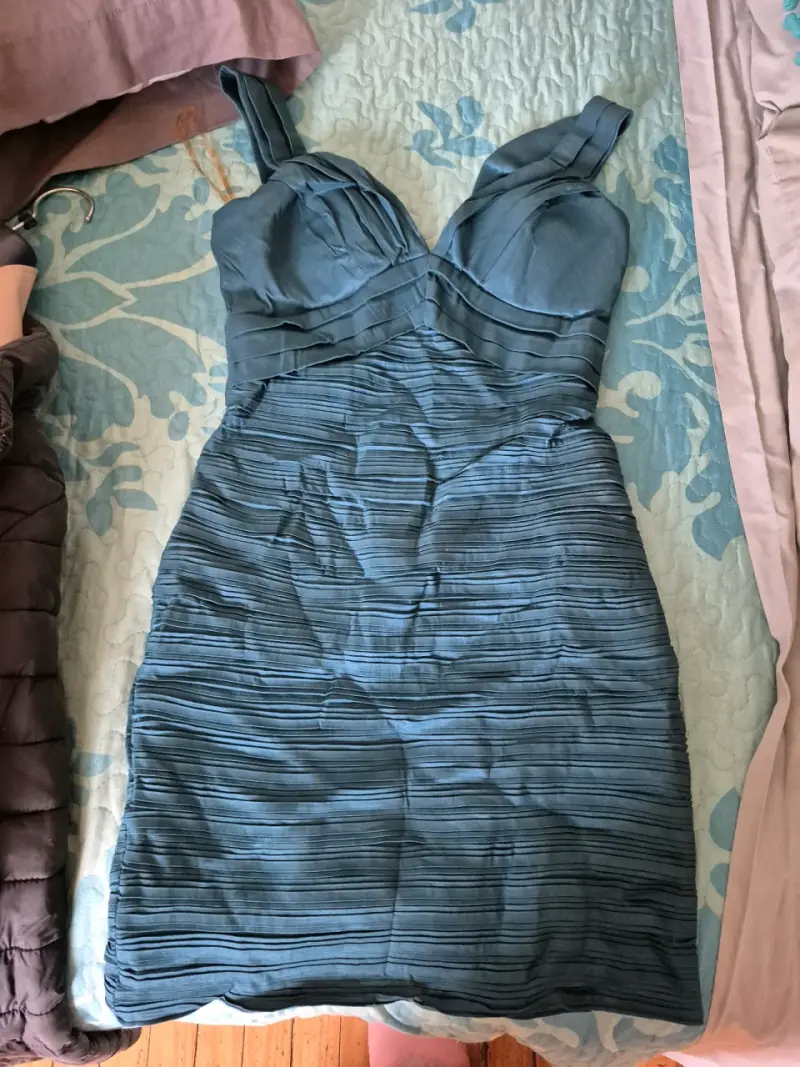 Vestido ajustado azul con tirantes - 1