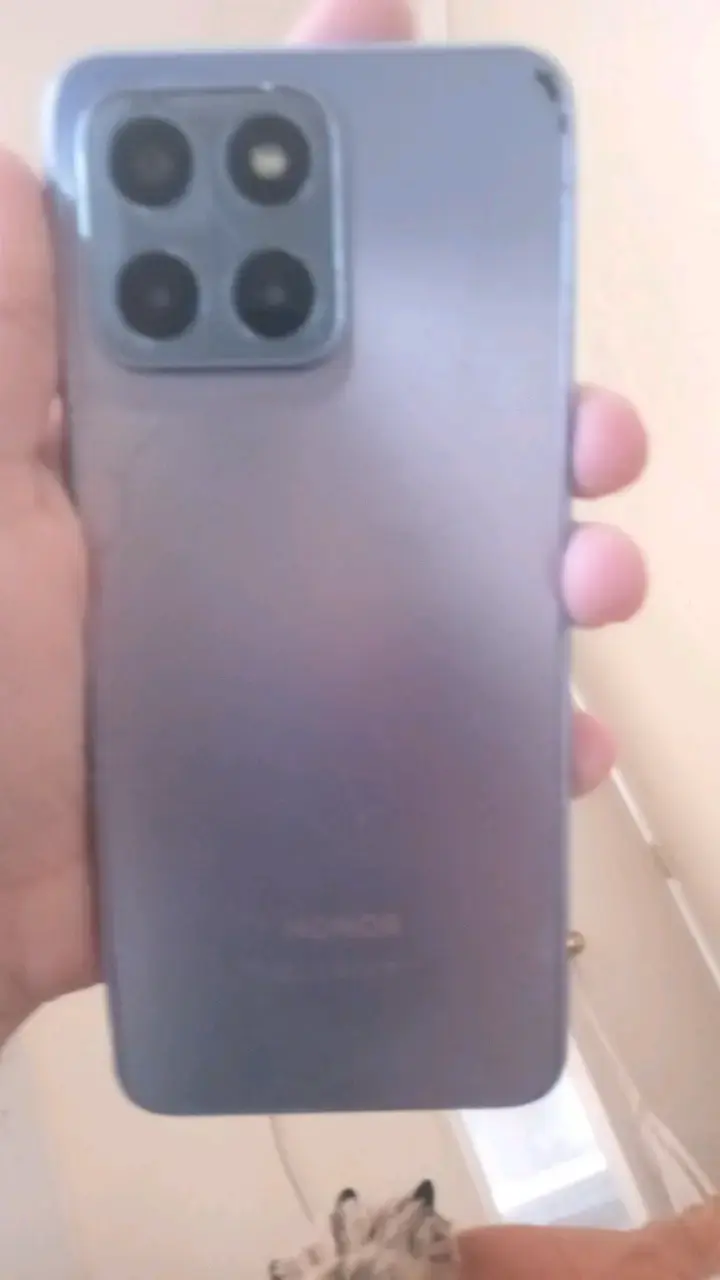 Smartphone Alcatel con cámara cuádruple - 1