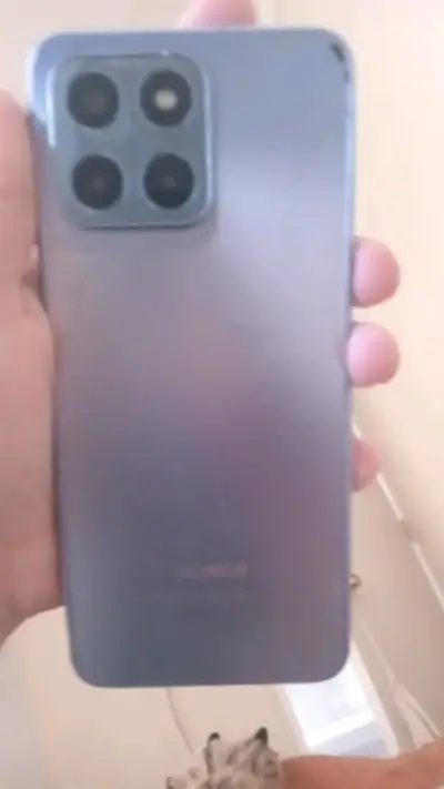 Smartphone Alcatel con cámara cuádruple - miniatura 1