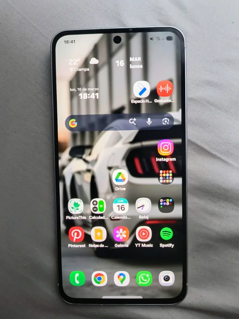 Samsung Galaxy A56 5G con cable USB - 2