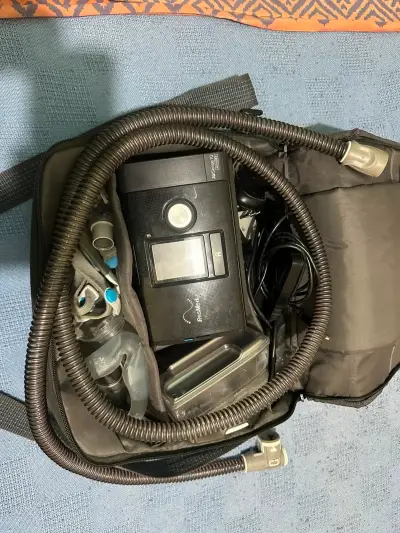 Máquina CPAP ResMed AirSense 10 con accesorios - miniatura 3
