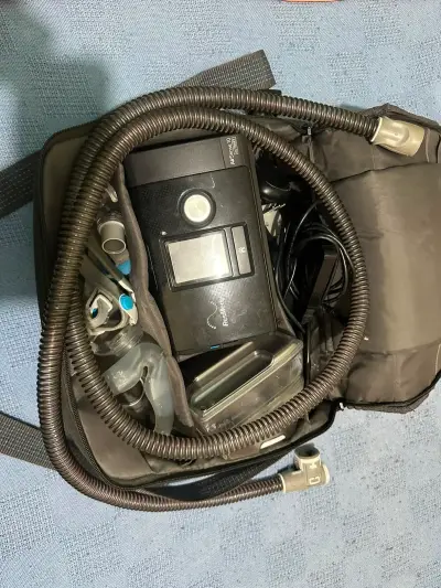 Máquina CPAP ResMed AirSense 10 con accesorios - miniatura 4