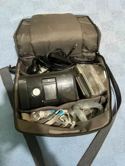 Máquina CPAP ResMed AirSense 10 con accesorios - miniatura 5