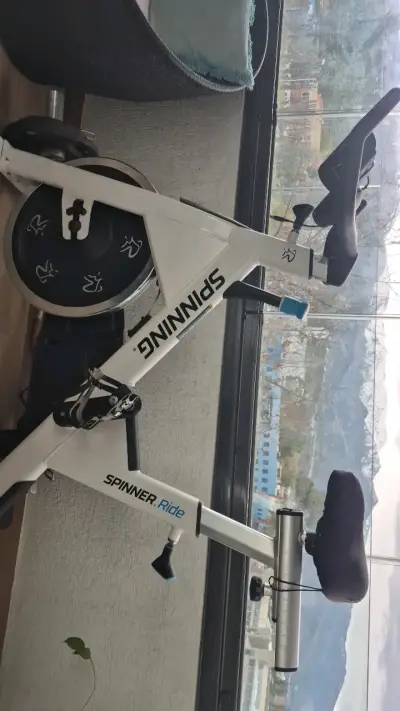 Bicicleta de Spinning Spinner Ride en buen estado - miniatura 2