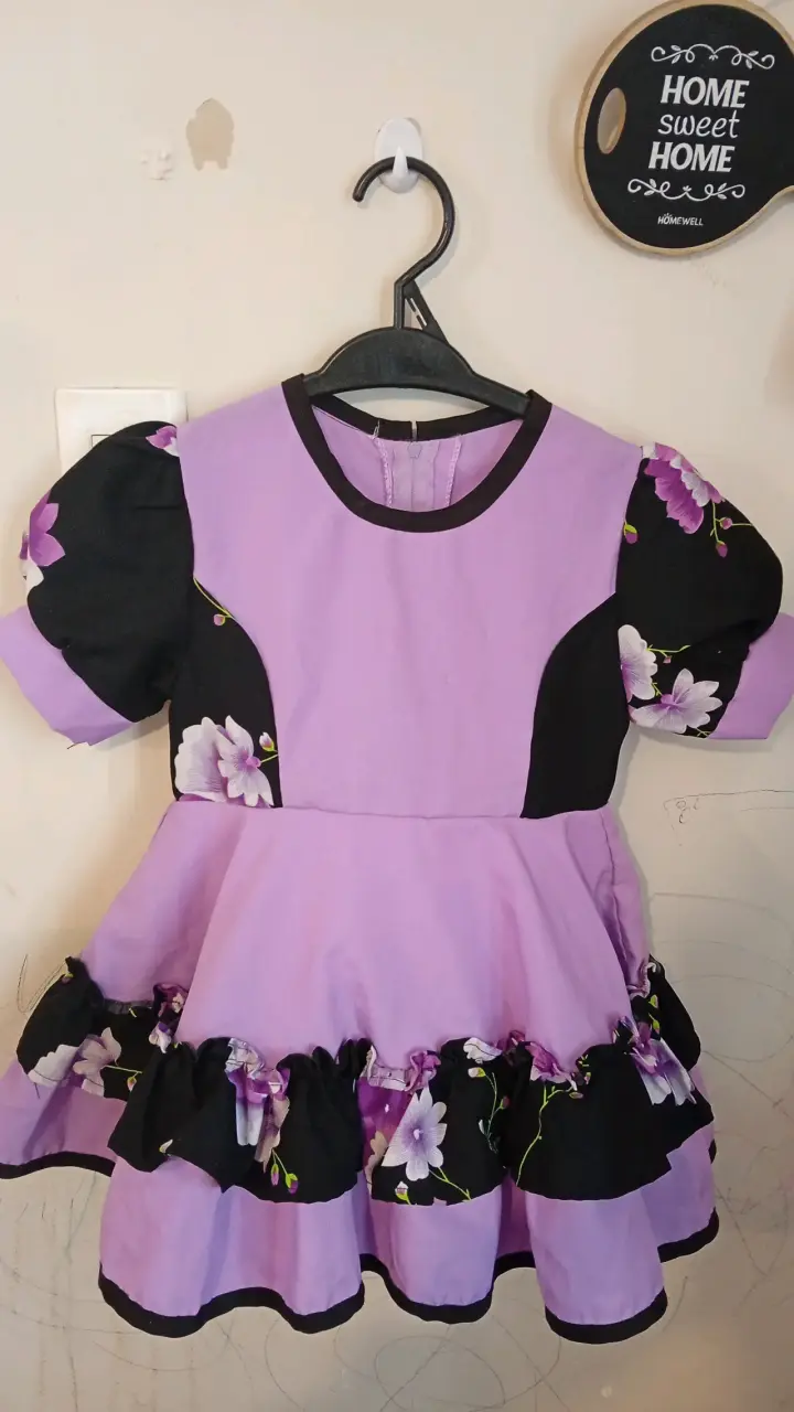 Vestido infantil huasa morado con flores