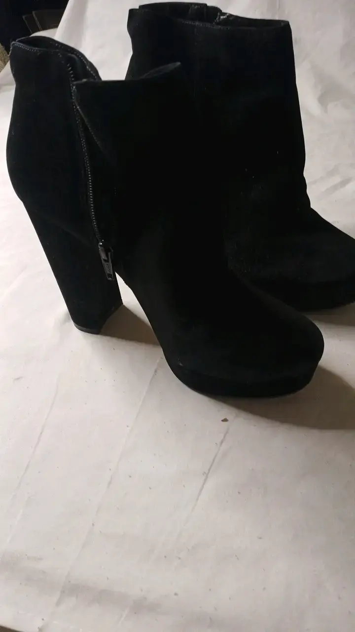 Botines de tacón alto negros para mujer