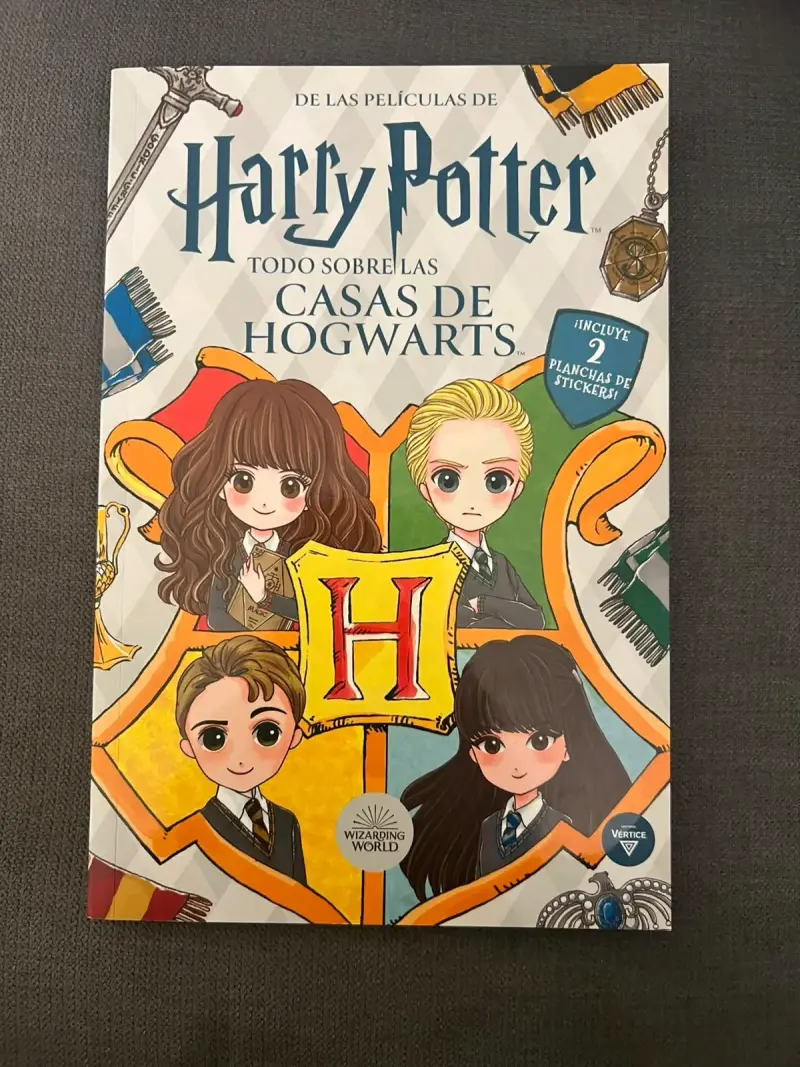 Libro Harry Potter Casas de Hogwarts con Stickers - 1