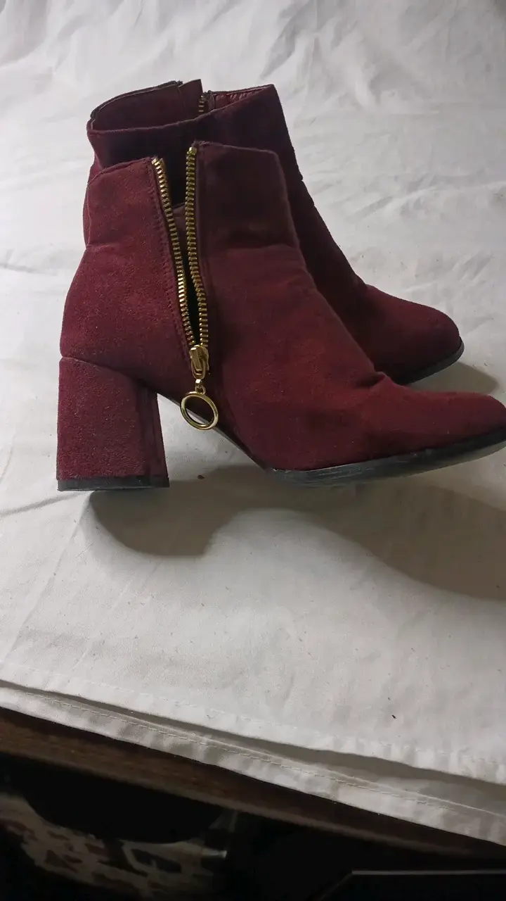 Botines de gamuza burdeos con cierre lateral - 2