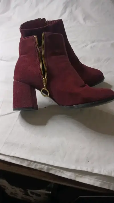 Botines de gamuza burdeos con cierre lateral - miniatura 2