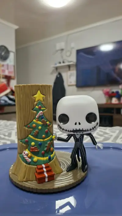 Figura de Jack Skellington en el árbol navideño - miniatura 1